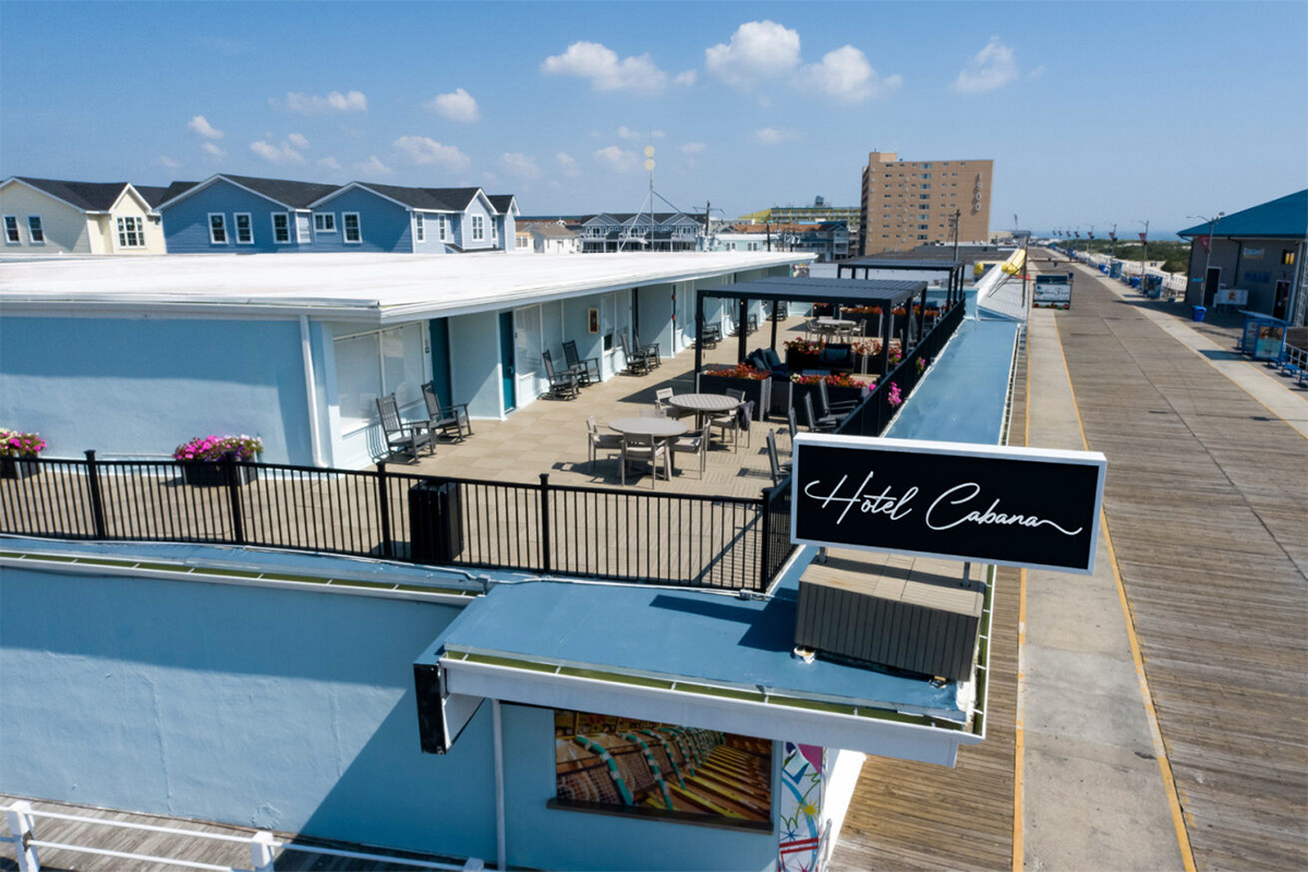 Hotel Cabana exterior near the beach